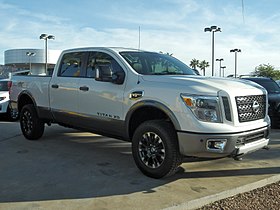 Nissan Titan V8 P4220668.jpg